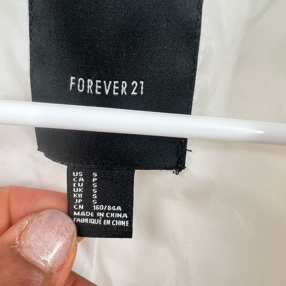 Forever 21 white asymetrical jacket full zip size S - Picture 4 of 7